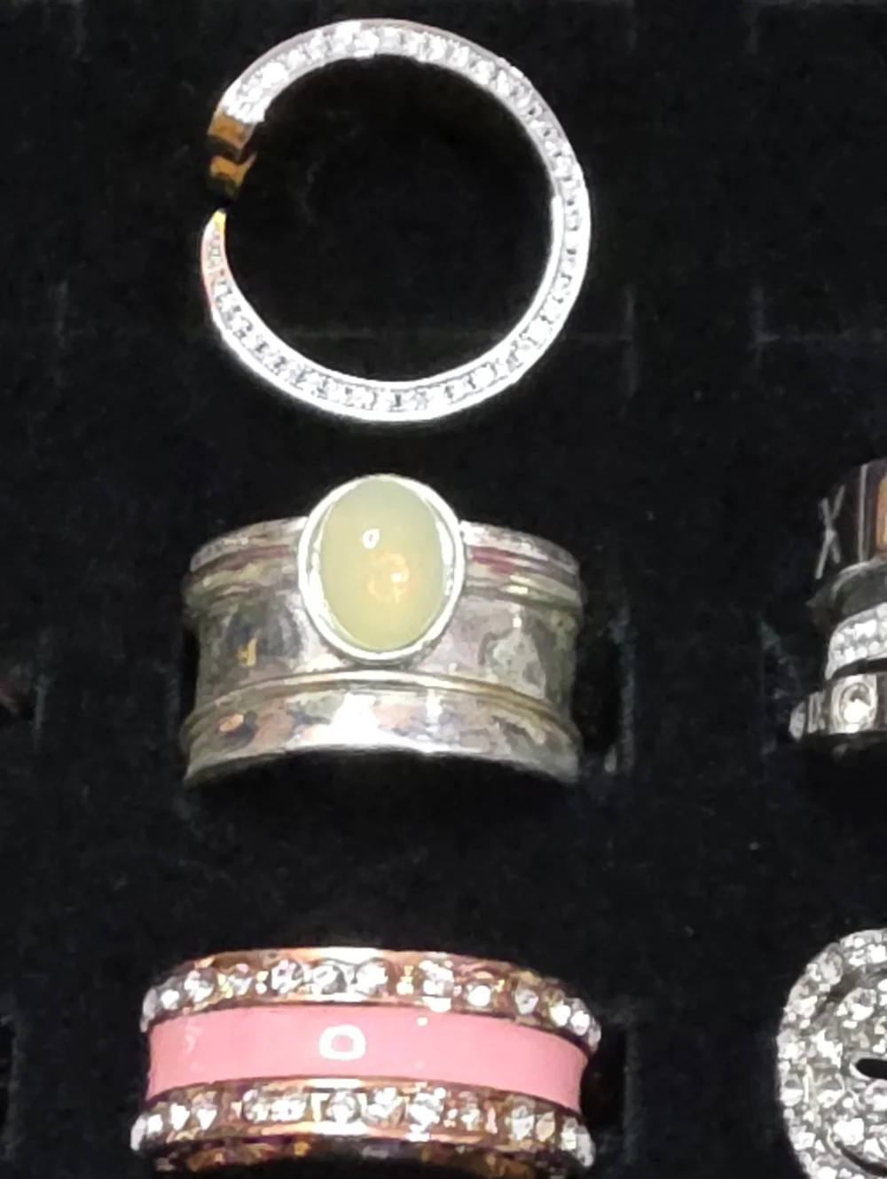 RESELLERS! LOT OF 50 HIGH QUALITY FASHION RINGS ALL IN EXCELLENT CONDITION - Picture 12 of 15